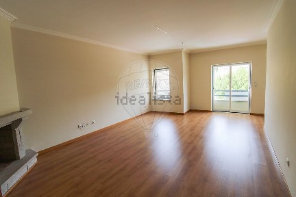 Apartamento T3 à venda em Cantar-Galo
