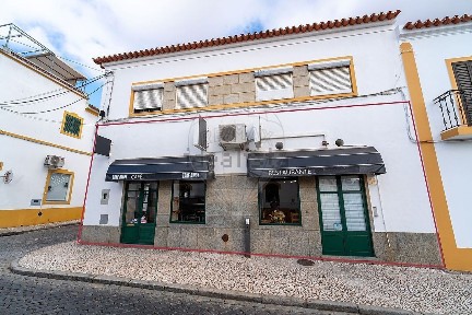 Armazém à venda na Rua Manuel Cardoso F. Queirós, 68