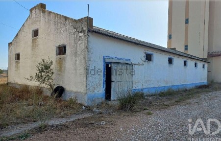 Armazém à venda em Pavia