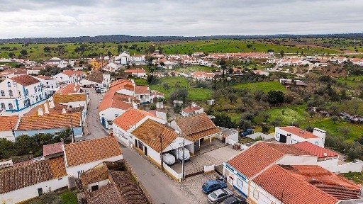 Armazém à venda na Rua 25 de Abril