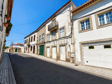 Moradia em banda à venda na Rua Doutor Augusto Falcão