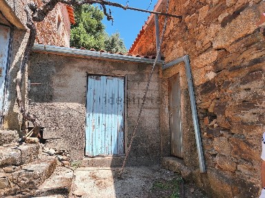 Casa de aldeia à venda na Rua Direita