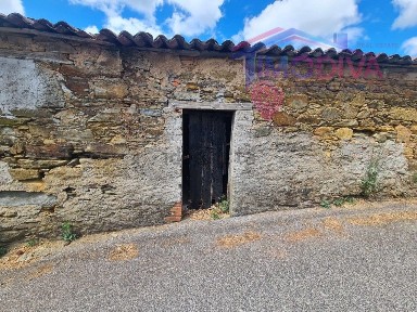 Moradia geminada à venda em Troviscal