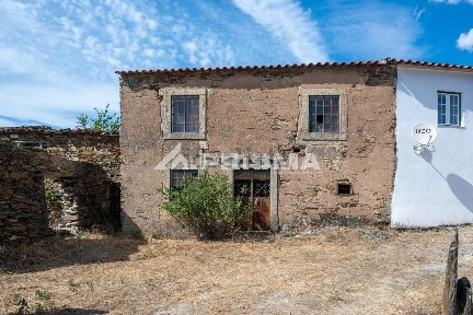 Moradia em banda à venda em Freixial e Juncal do Campo