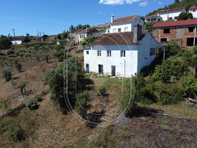 Moradia independente à venda em Vila de Rei