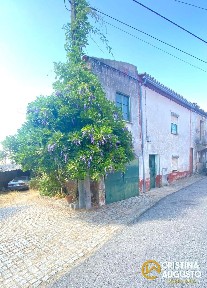 Moradia geminada à venda na Rua do Olival, 5