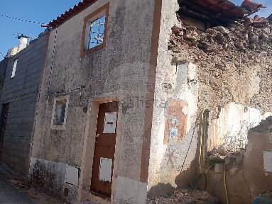 Moradia independente à venda na Travessa do Cabeço