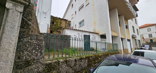 Moradia independente à venda na Rua Chafariz do Areal