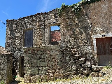 Moradia independente à venda em Vale de Prazeres e Mata da Rainha