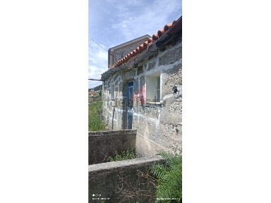 Moradia independente à venda em Vila do Carvalho