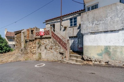 Moradia em banda à venda em Três Povos