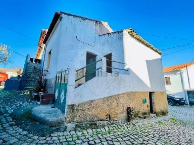Moradia independente à venda na Rua de Santo Estêvão