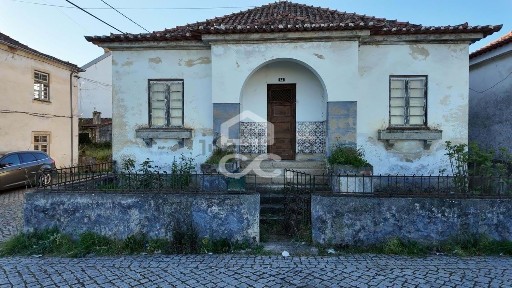 Moradia independente à venda em Tortosendo