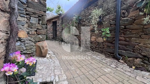 Moradia geminada à venda em Oliveiras s/n