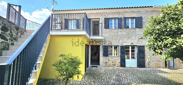 Moradia geminada à venda na Rua Jacinto Cândido s/n