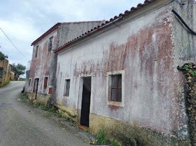 Moradia independente à venda em Vila de Rei