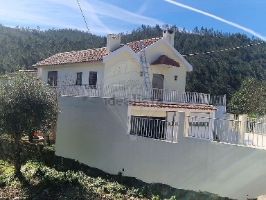 Fundada, Rua Principal