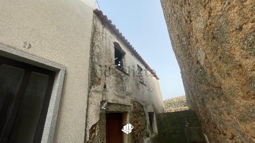 Lousa, Rua da Retirada