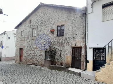 Moradia geminada à venda em Soalheira