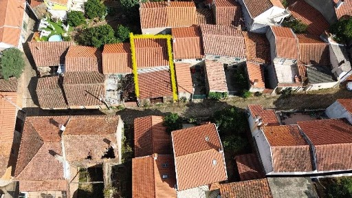 Casa de aldeia à venda na Rua Jacinto Cândido s/n
