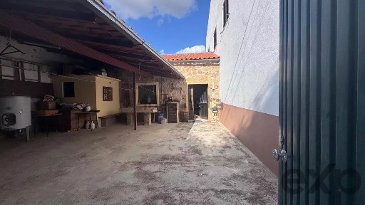 Casa de aldeia à venda na Rua Jacinto Cândido, 79