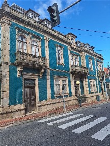 Moradia independente à venda na Avenida Viriato, 41
