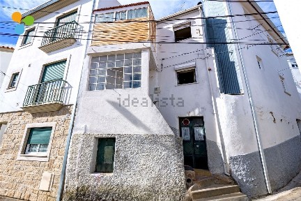 Moradia em banda à venda em Tortosendo
