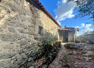 Moradia em banda à venda em Alpedrinha