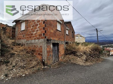 Moradia independente à venda em Silvares