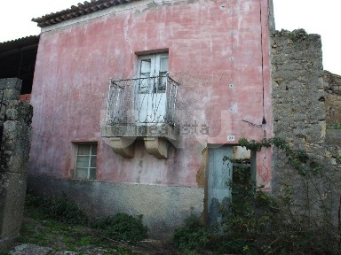 Herdade à venda na Rua de Santo Amaro