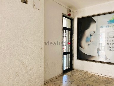 Espaço comercial à venda na Avenida 5 de Outubro