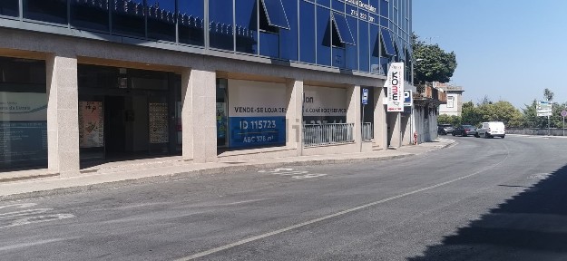 Espaço comercial à venda na Rua Marquês de Ávila e Bolama