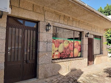 Espaço comercial à venda na Rua Nova da Escola