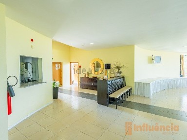 Espaço comercial à venda na Estrada do Freixial