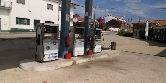 Espaço comercial à venda na Estrada Nacional 351