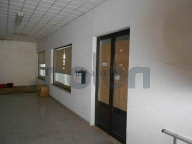 Espaço comercial à venda no Largo dos Bombeiros, 23