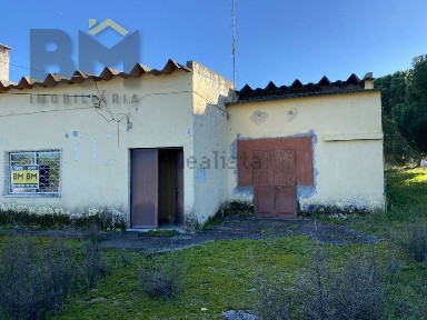 Espaço comercial à venda em Escalos de Cima