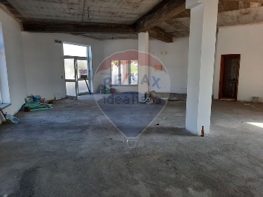 Espaço comercial à venda em Lardosa