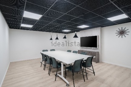 Arrendamento de mesa de trabalho na Avenida das Comunidades Lusíadas, 2