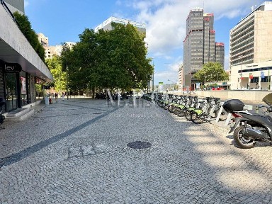 Arrendamento de escritório na Avenida Engenheiro Duarte Pacheco, 21 b