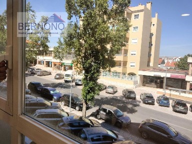 Arrendamento de escritório na Avenida São Miguel