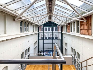 Arrendamento de escritório com espaços partilhados na Rua do Instituto Industrial, 16