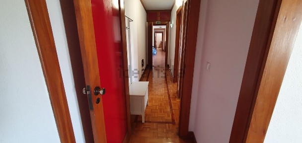 Arrendamento de escritório privado na Avenida Valbom s/n