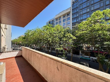 Arrendamento de escritório privado na Avenida 5 de Outubro, 85