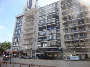 Arrendamento de escritório na Avenida República, 56 C