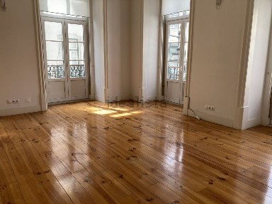 Arrendamento de escritório no Largo Adelino Amaro da Costa