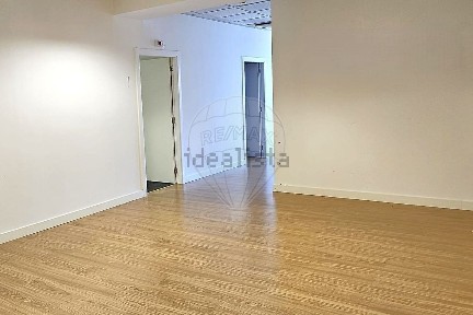 Arrendamento de escritório na Rua Sacadura Cabral
