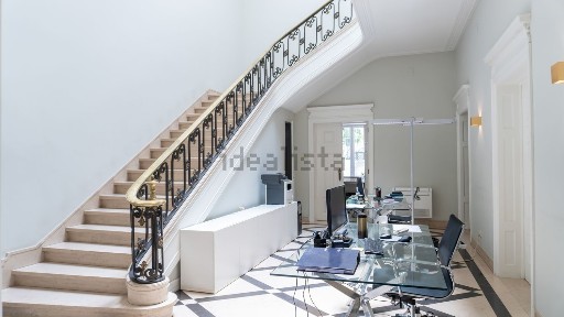 Arrendamento de escritório na Rua Tomás Ribeiro, 111