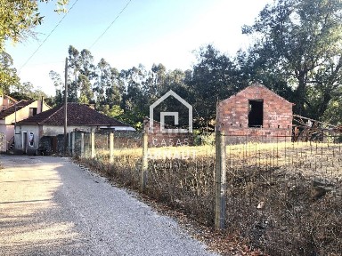 Moradia independente à venda em Casal Bernardo