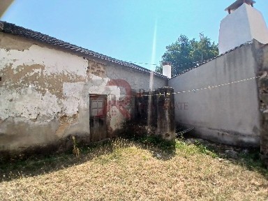Moradia independente à venda na Coto